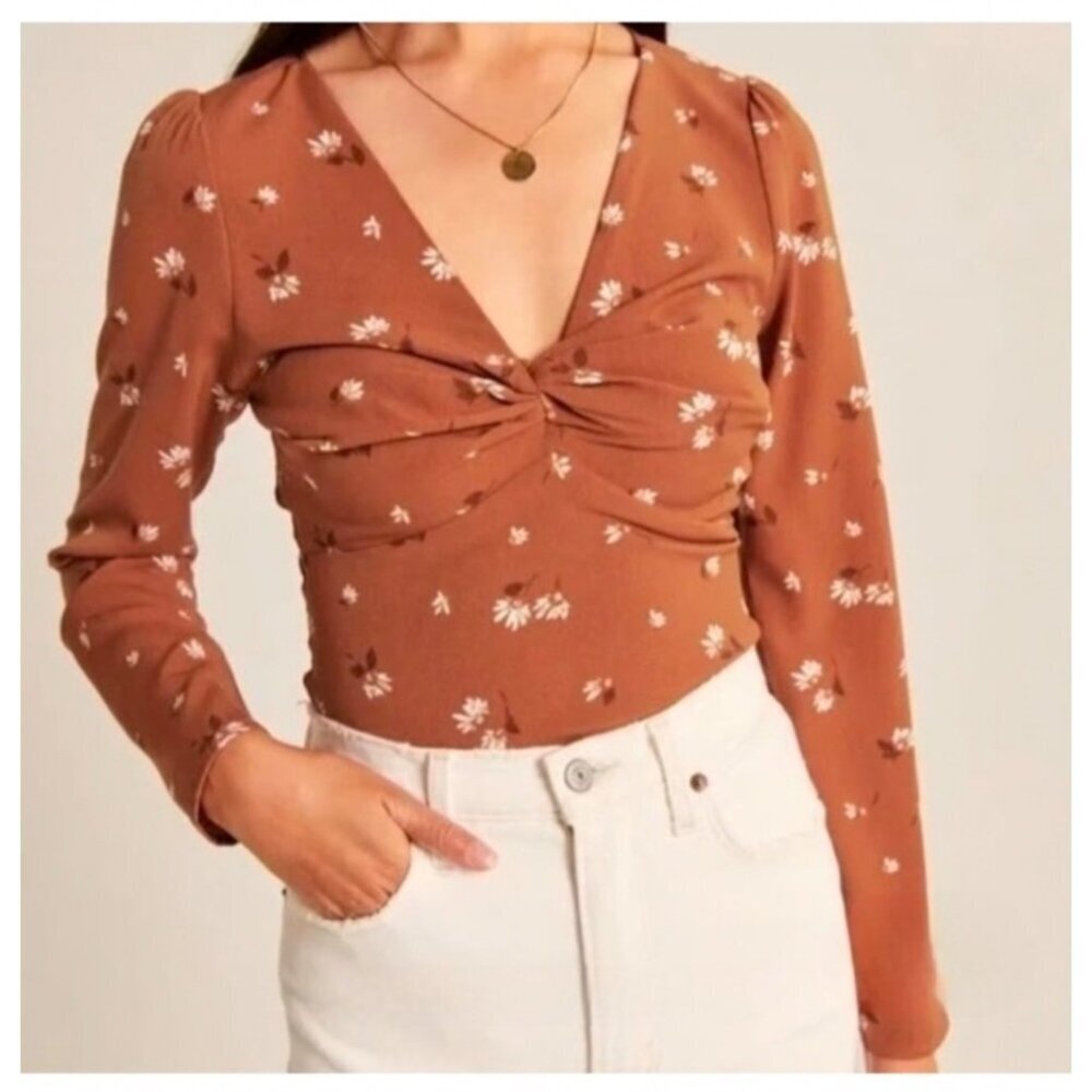 Abercrombie and Fitch Long Sleeved Floral Twist Front Blouse Top Size S Cottage